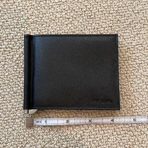 Prada men’s bifold wallet in black leather. Never used.